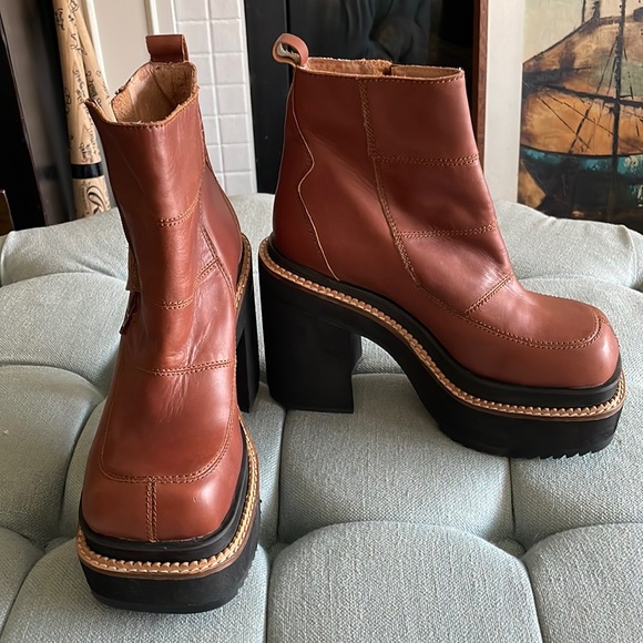 Jeffrey Campbell Shoes - 💥Host Pick💥 Jeffrey Campbell Regional Platform Boots